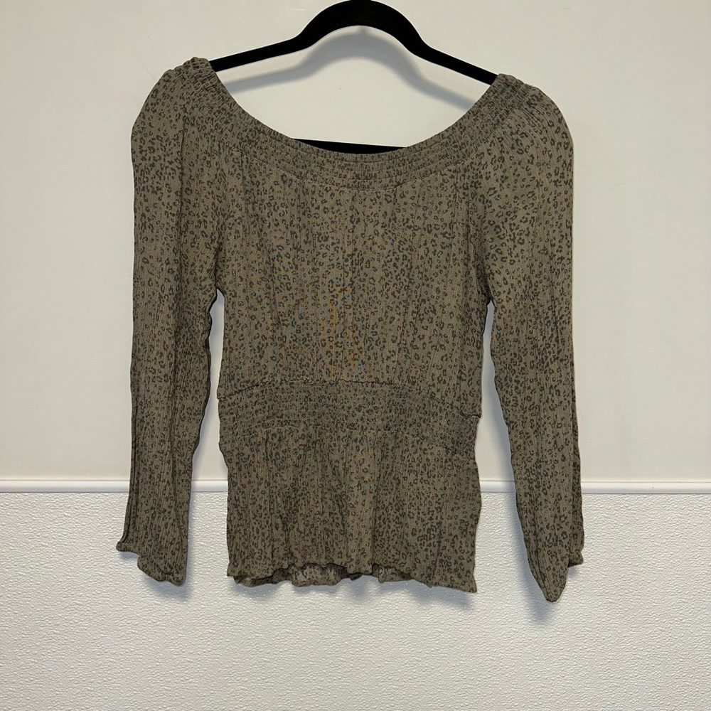 Women's Hippie Rose Blouse Size M Green Animal Print Long Sleeve - Picture 2 of 10